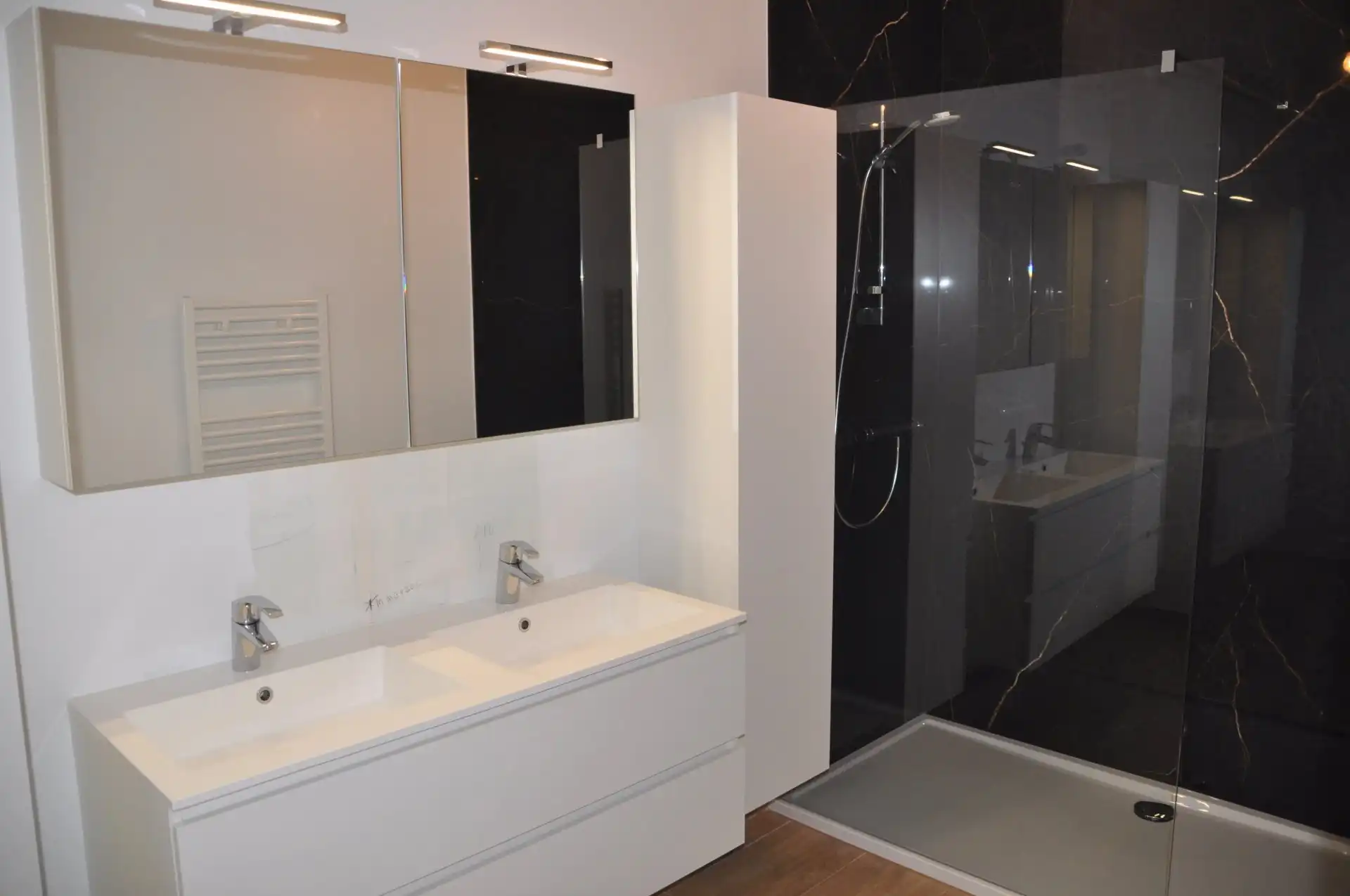 VERRASSEND LICHTRIJK APPARTEMENT DAT DEEL UITMAAKT VAN HET PROJECT 'QUARTIER BLEU' foto 11