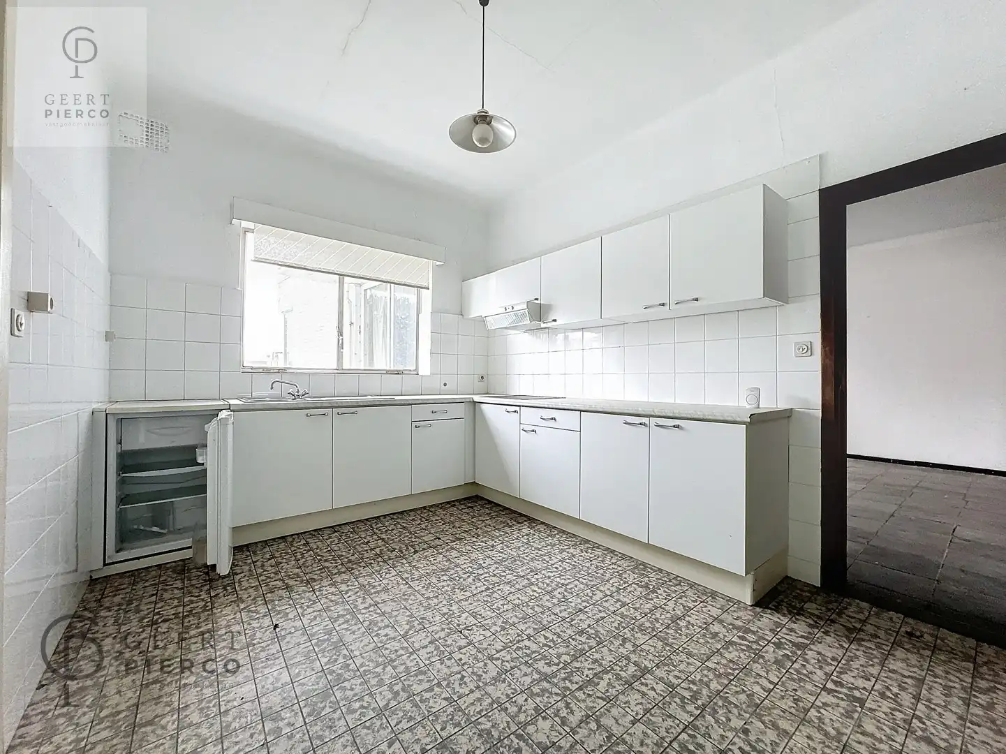 Ruim handelspand met ruim appartement foto 13