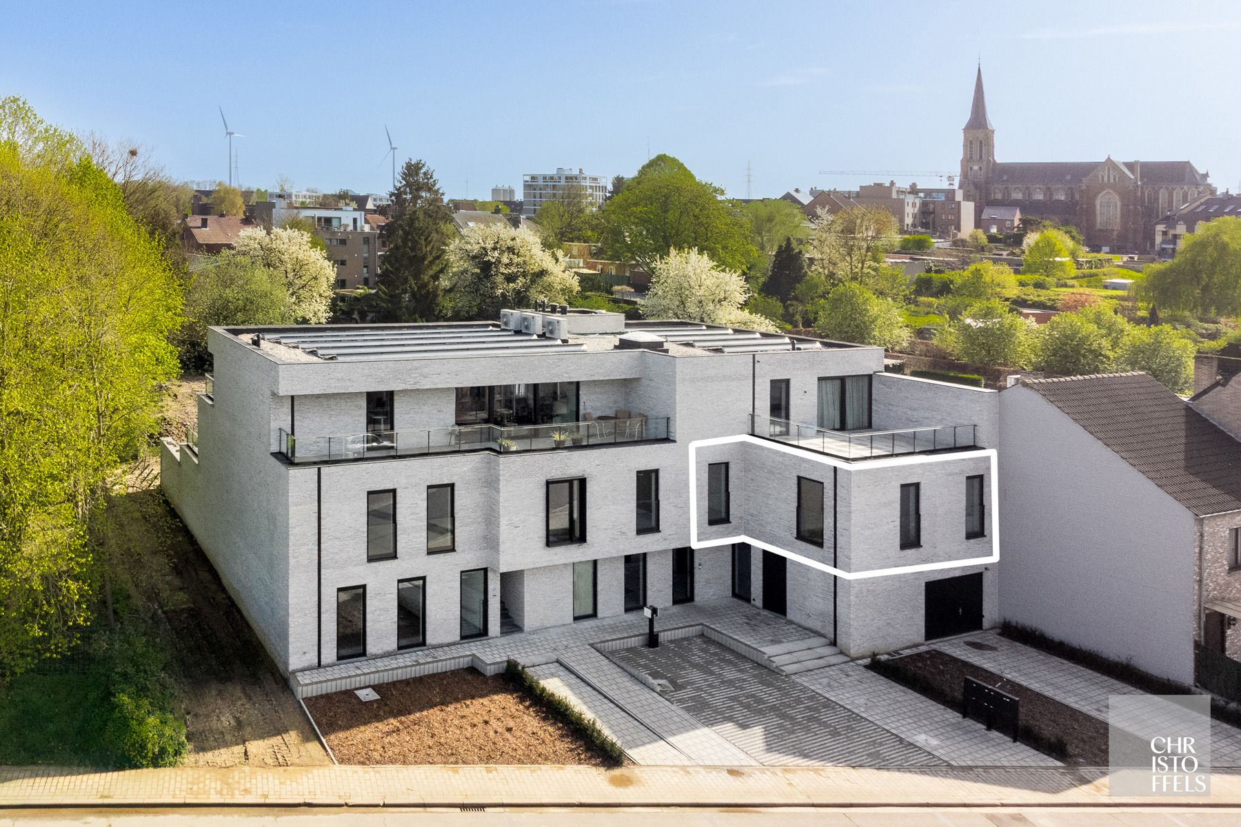 TE HUUR - Energiezuinig nieuwbouwappartement met zuidelijk terras nabij Lanaken centrum! foto {{pictureIndex}}