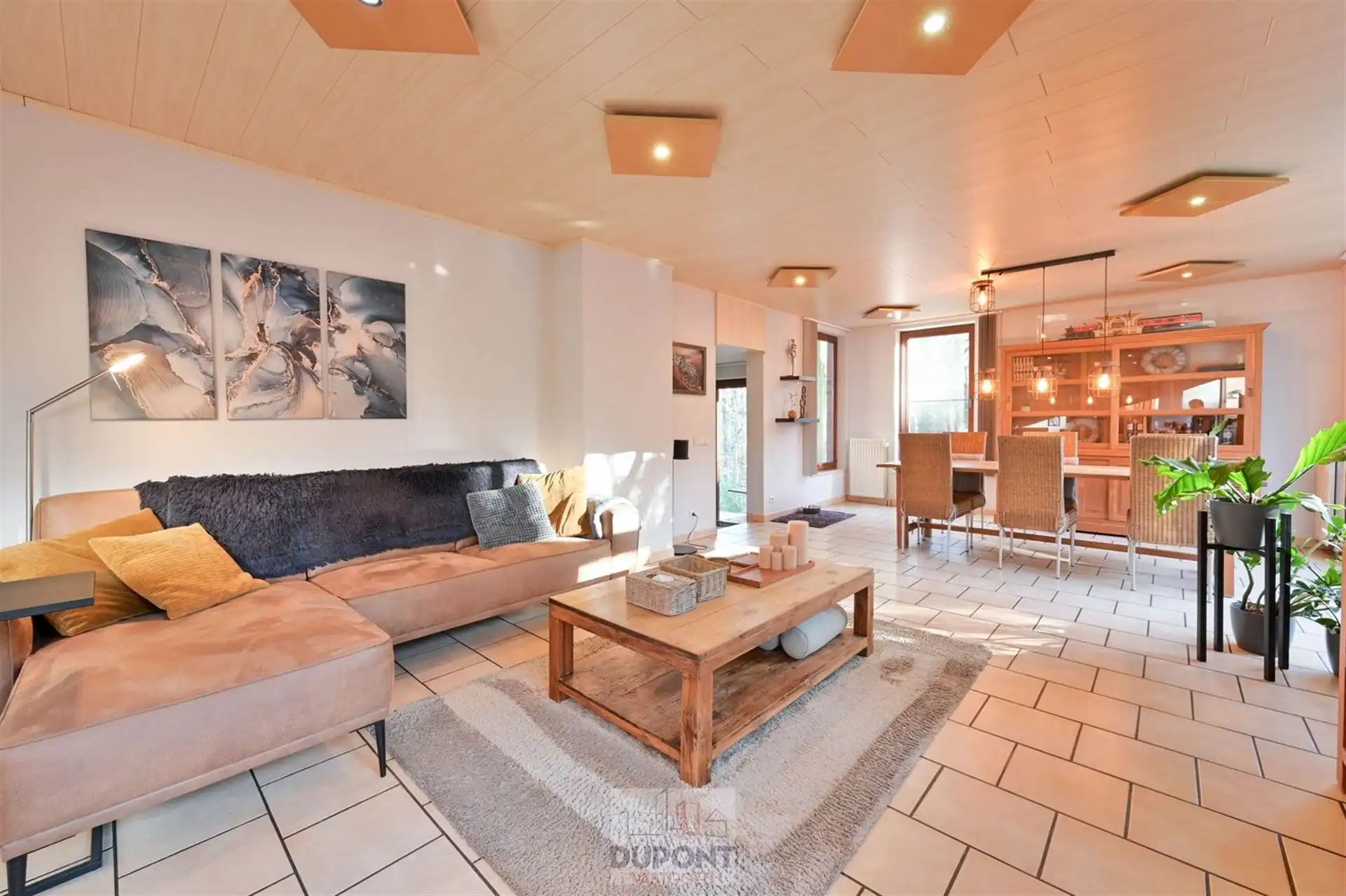 Villa gelegen in een prachtig bebost kader, zeer rustig gelegen, 3 tot 5 slaapkamers, zeer grote kelder. foto 3