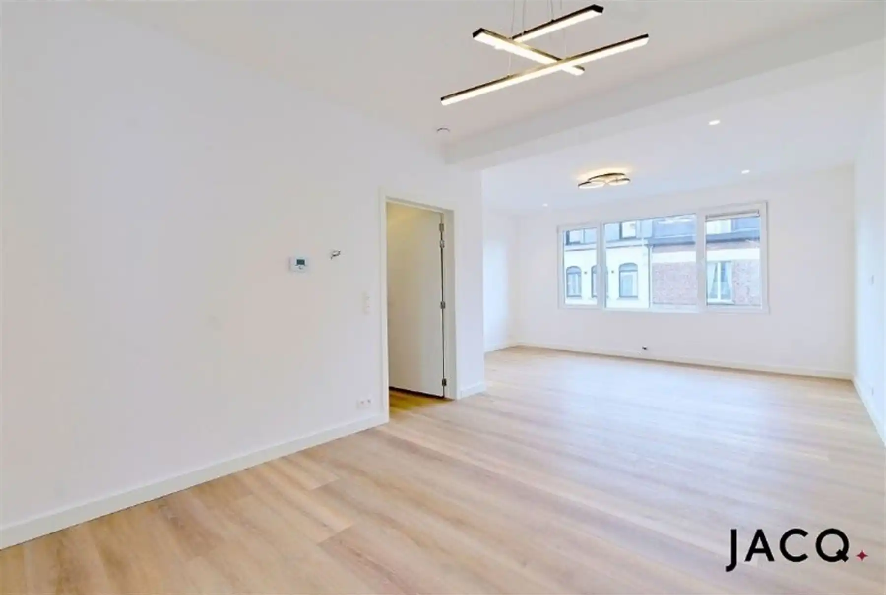 Gerenoveerde woning met 3 slaapkamers te Berchem! foto 2