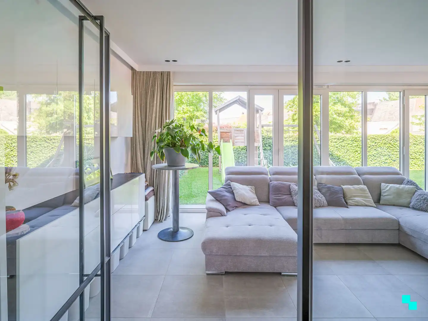 Instapklare woning met vijf kamers in het hart van Merelbeke foto 2