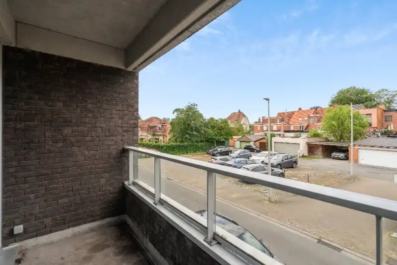 Appartement op 1eV met terras - nabij centrum! foto 3