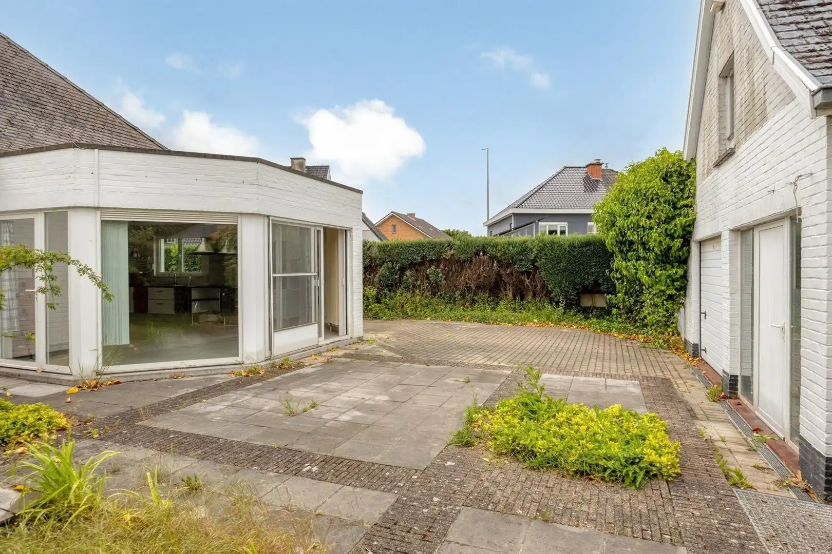 Villa met achterliggend kantoorgebouw foto 3