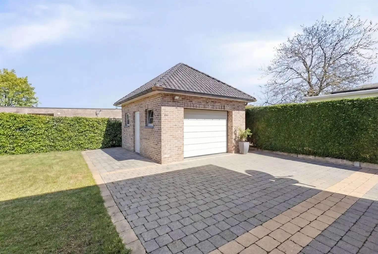 Prachtige vrijstaande villa met 5 (+3) slaapkamers, garage en omheinde tuin, ideaal gelegen op een boogscheut van het centrum van Maaseik.  foto 34