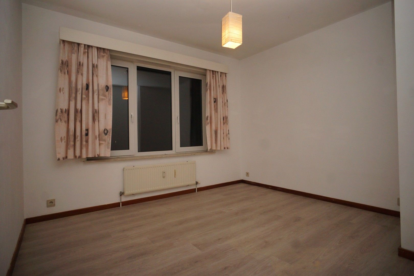 Ruim appartement met 3 slaapkamers gelegen tegenover de kerk van Wiemesmeer foto 8