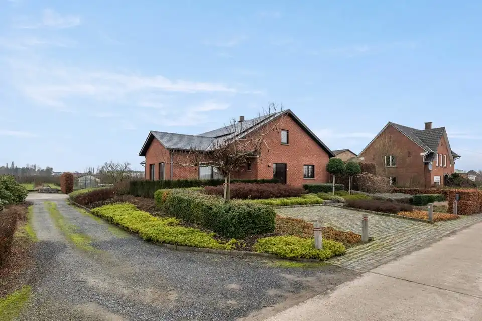 RUIME GELIJKVLOERSE GEZINSWONING OP EEN UITZONDERLIJK PERCEEL IN KORTENAKEN foto 31