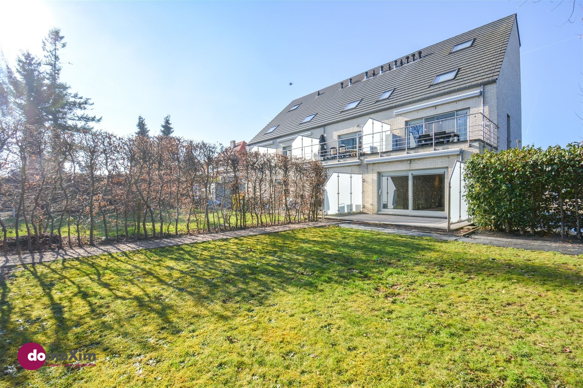 Trendy gelijkvloers appartement met 2 slaapkamers en eigen tuin in Boortmeerbeek foto {{pictureIndex}}