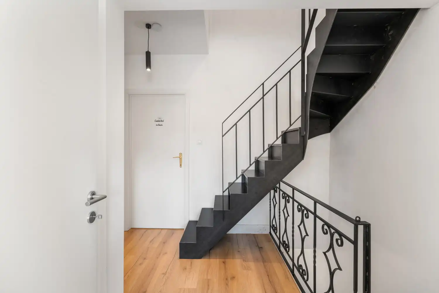 Prachtig gerenoveerde woning met tuin, zonnepanelen en garage in Sint‑Pieters‑Leeuw foto 15