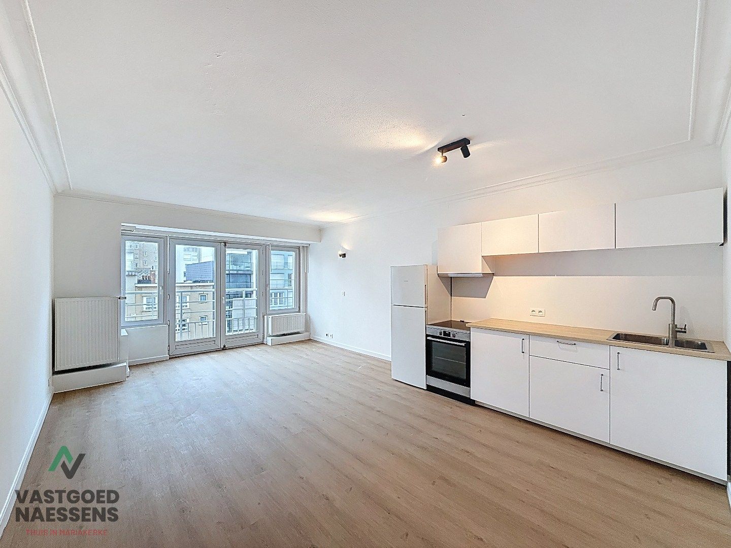 Studio te huur Troonstraat 81 -/0404 - 8400 Oostende