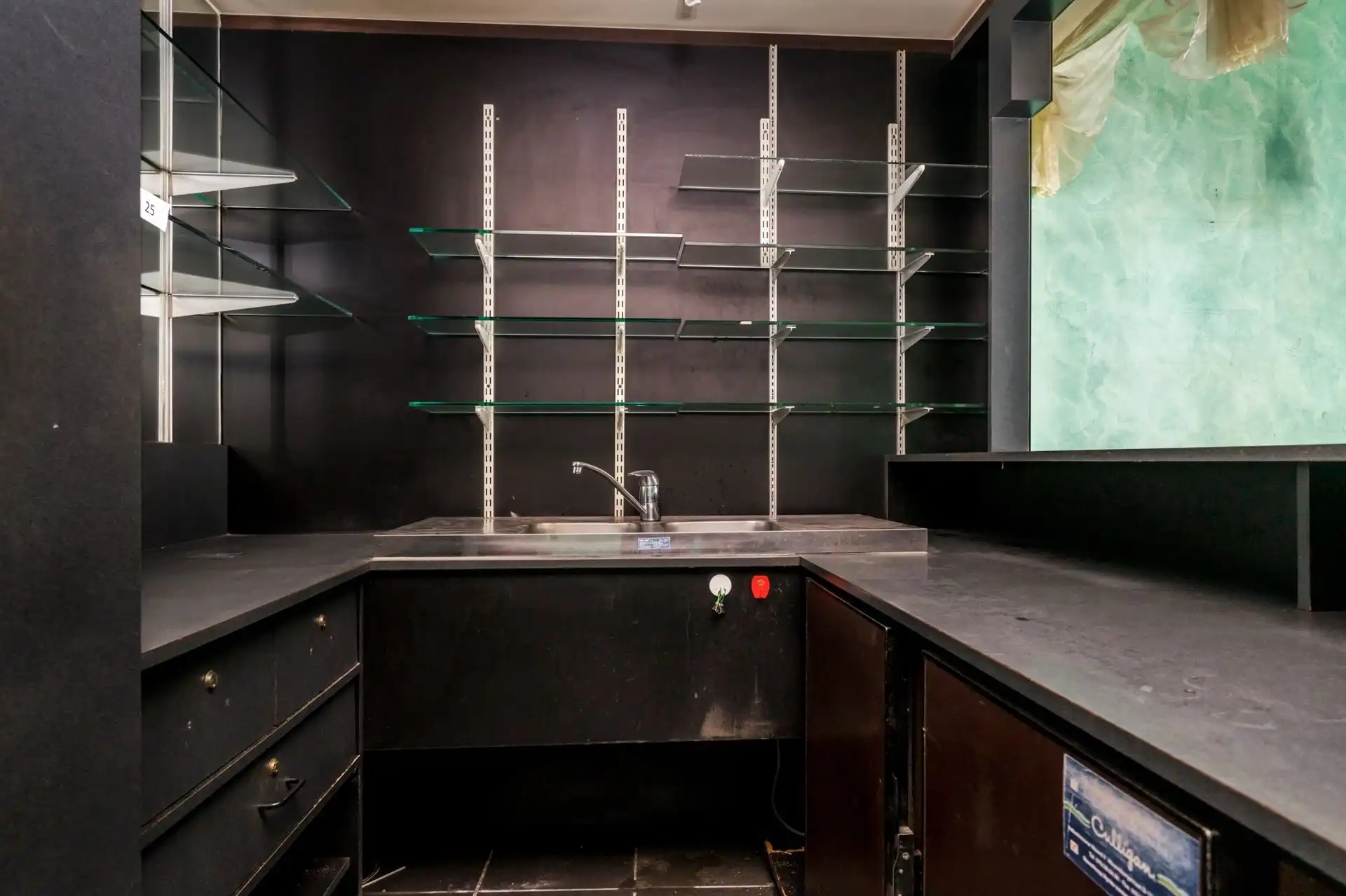 Handelspand met grote etalage op een toplocatie aan de Grote Markt te Mechelen! foto 12