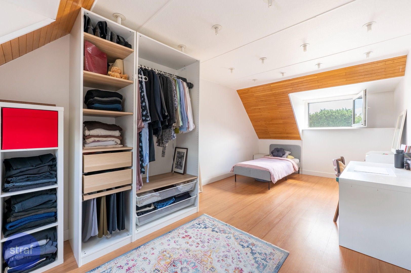 Enorme rijwoning met 6 slaapkamers én een zwembad foto 22