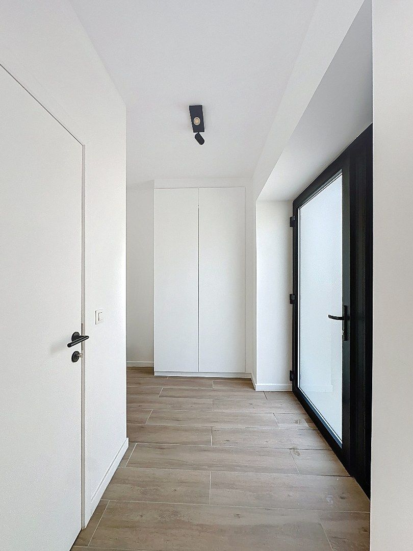 Instapklare vernieuwbouwwoning in het hart van Wezemaal foto 2