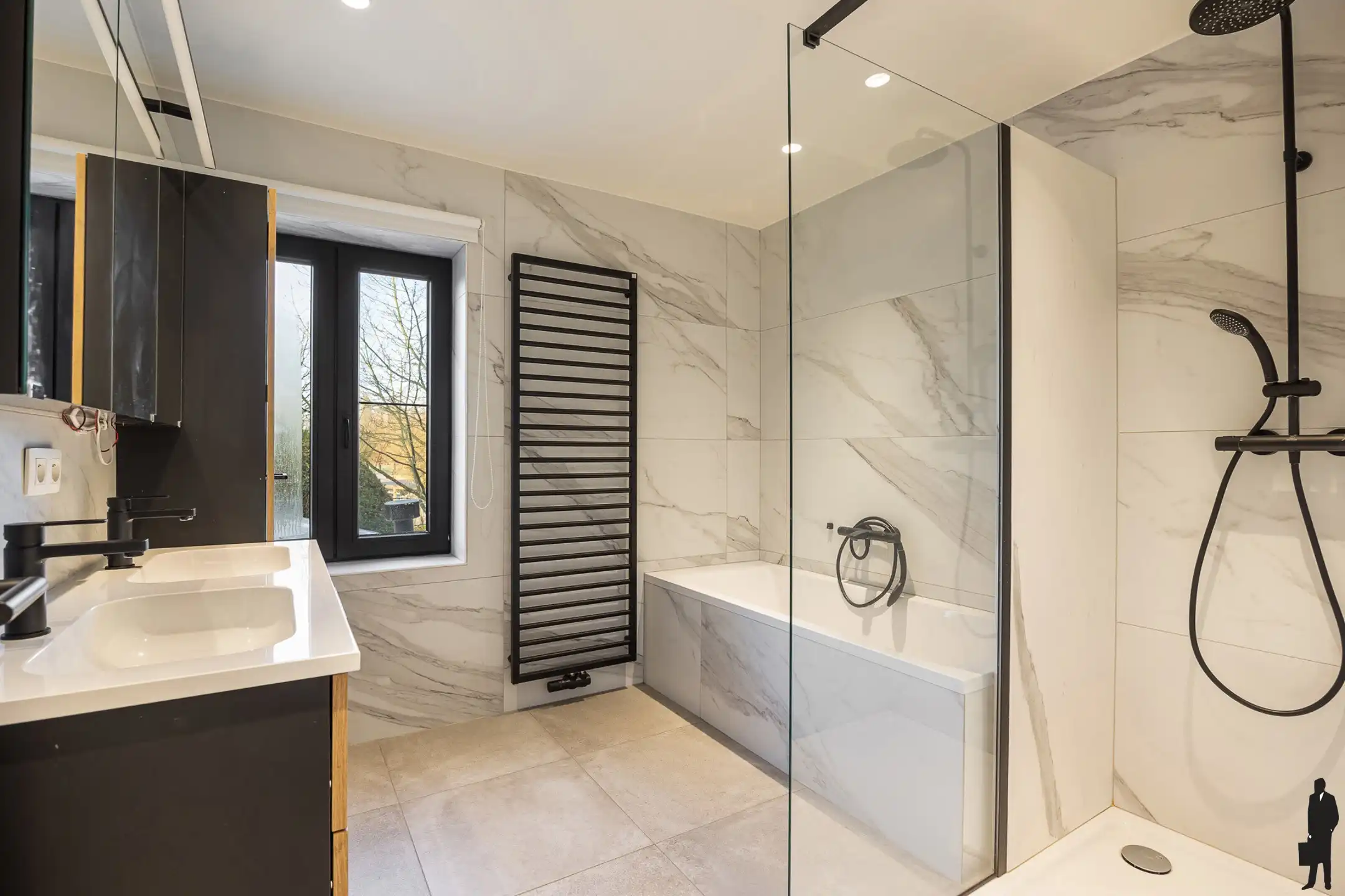 Volledig gerenoveerde gezinswoning met 3 slpk en tuin foto 10