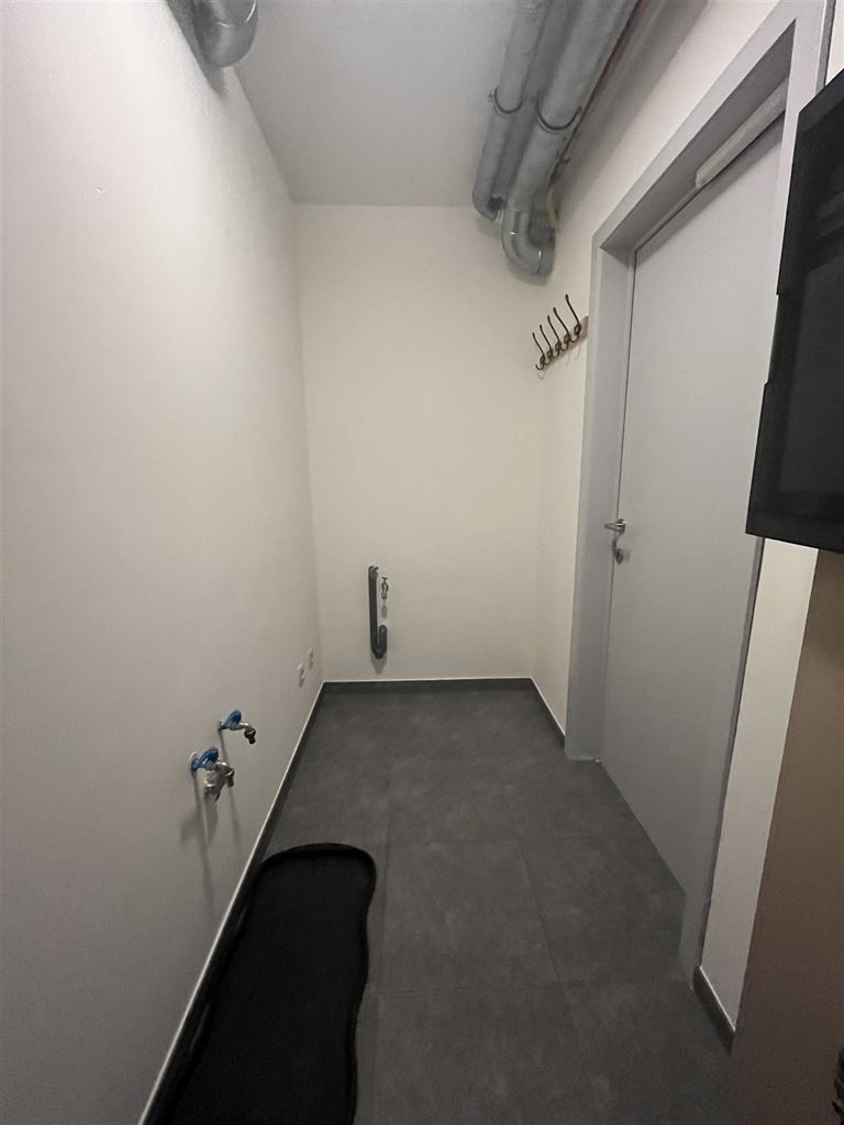 Instapklare stadswoning met 3 slaapkamers, aparte garage en tuintje. foto 5