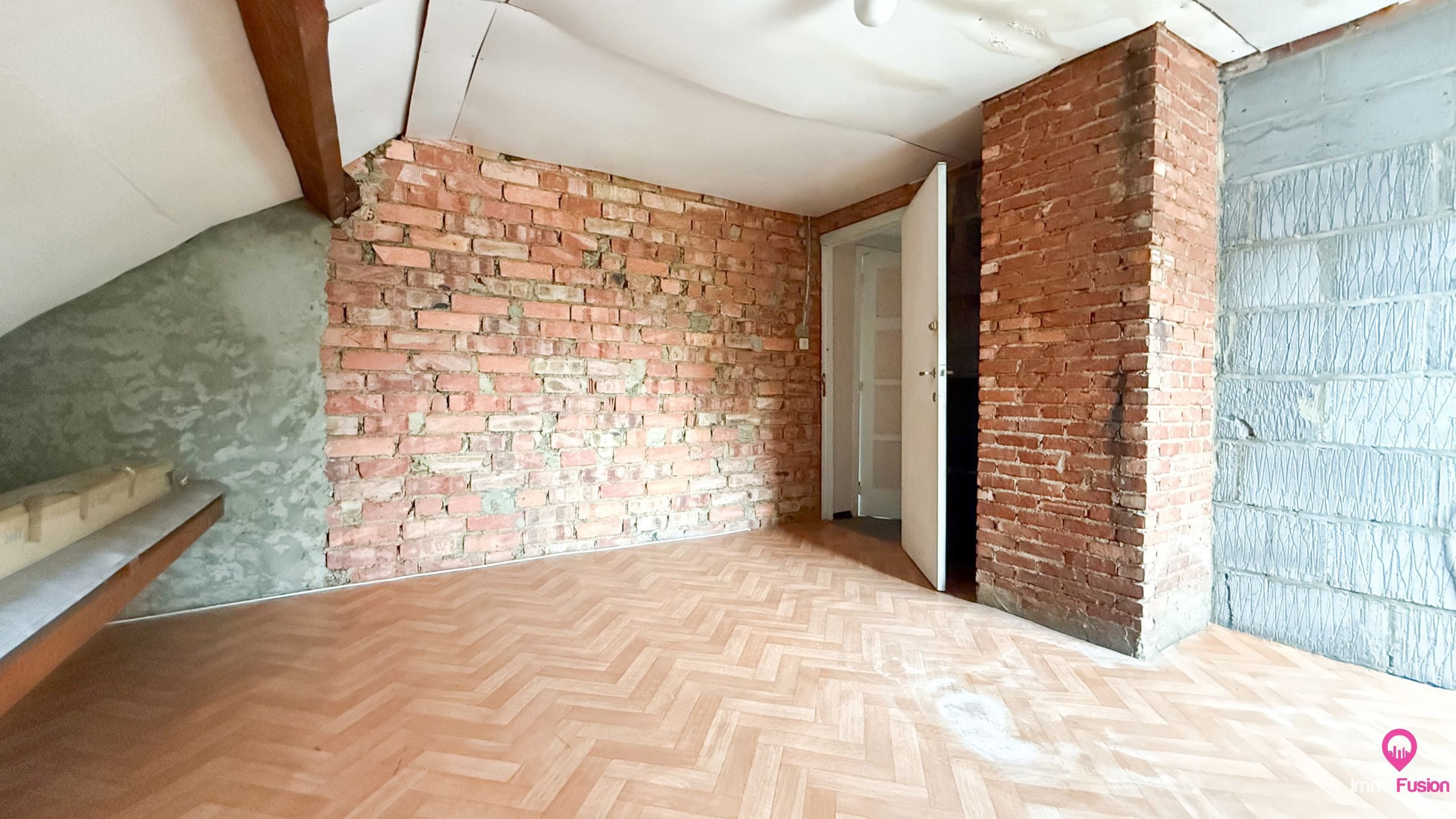 Te vernieuwen woning met 4 slaapkamers en zonnige tuin! foto 25