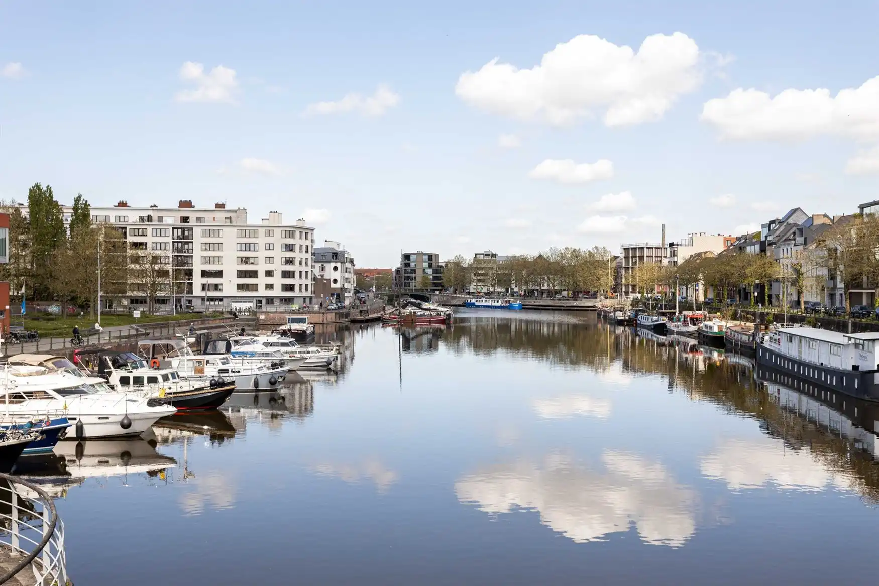 Stijlvol gerenoveerd appartement met 2 terrassen en uniek uitzicht. foto 22