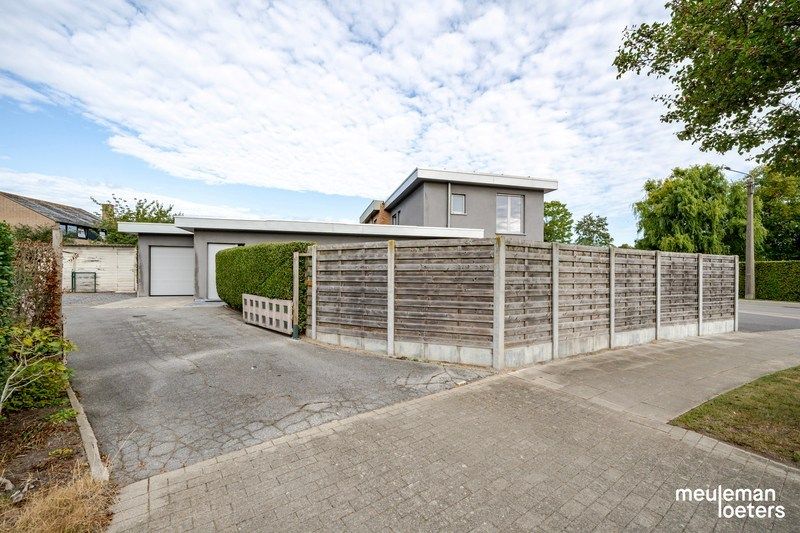 Eigentijdse woning met garage en beroepsgedeelte foto 19