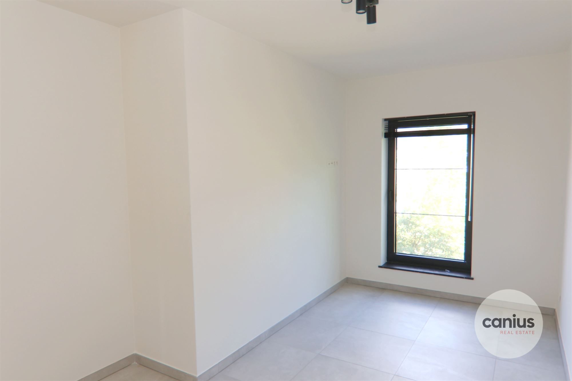 RUSTIG GELEGEN WONING MET 4 SLKS NABIJ HET STADSCENRUM foto 10
