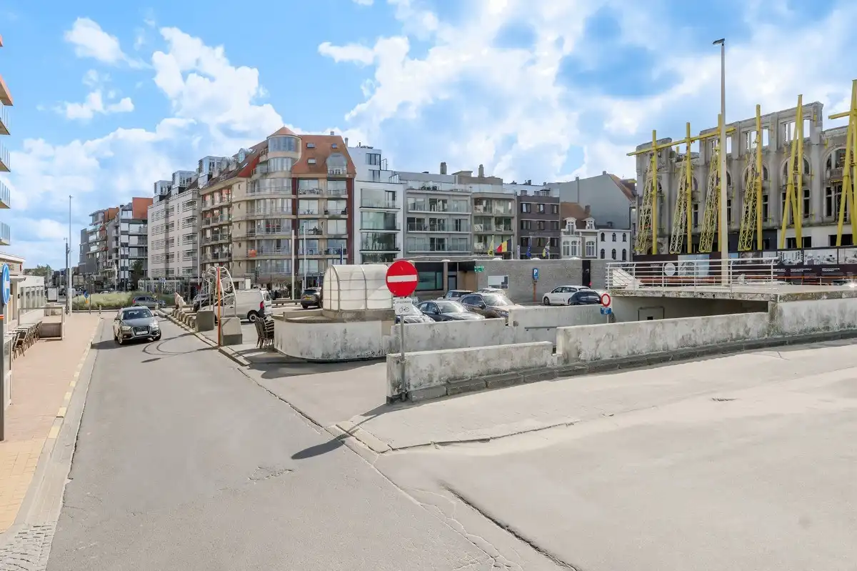 Centraal gelegen garage vlakbij de Zeedijk foto 7