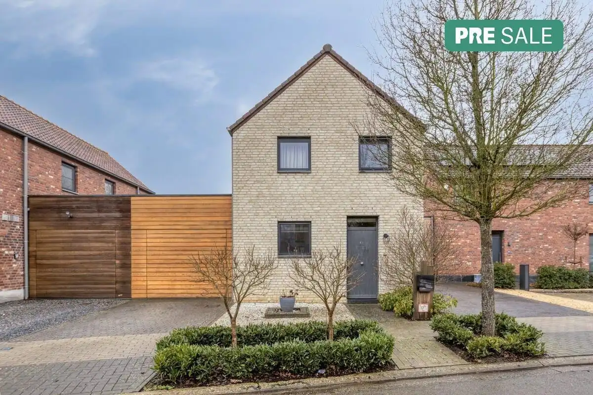 Instapklare woning met garage te koop in Bilzen foto {{pictureIndex}}