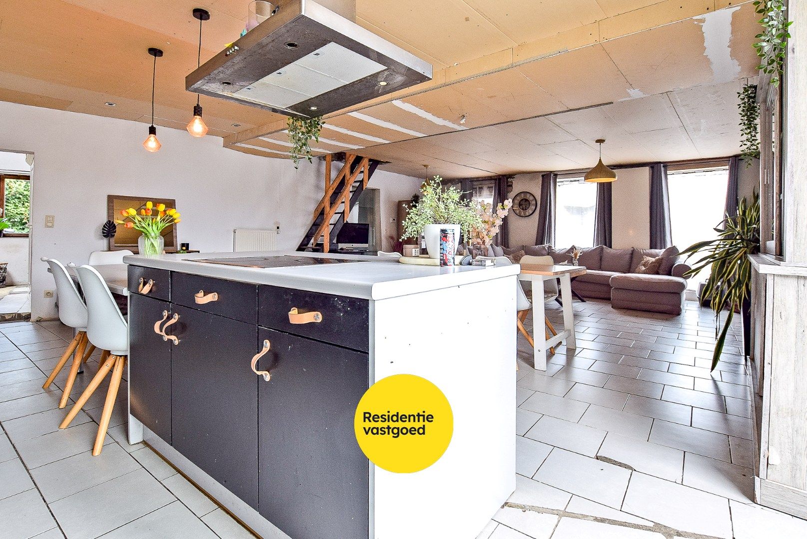 Te renoveren woning met 4 slaapkamers, bureau en zongerichte tuin in Alveringem foto 9