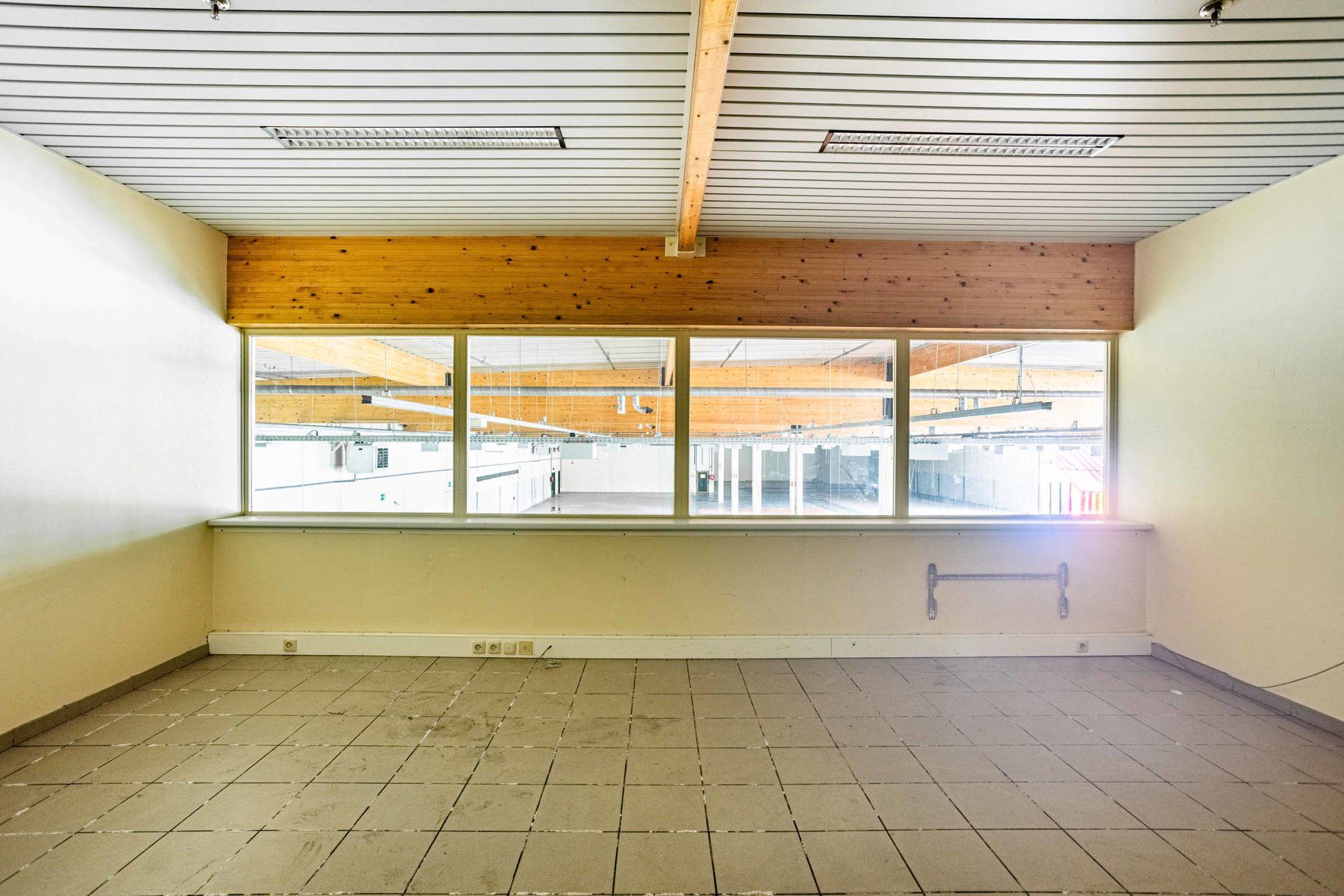 Polyvalent handelspand/kantoren pand op topligging foto 22