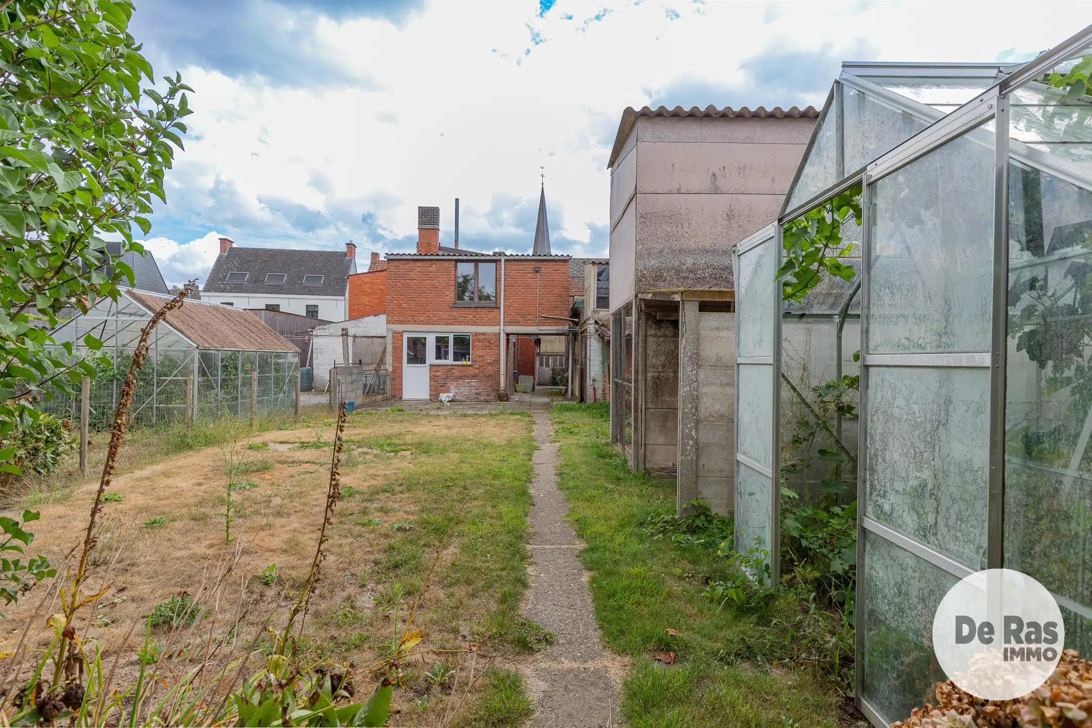 OOSTERZELE - Te renoveren woning met tal van mogelijkheden foto 34