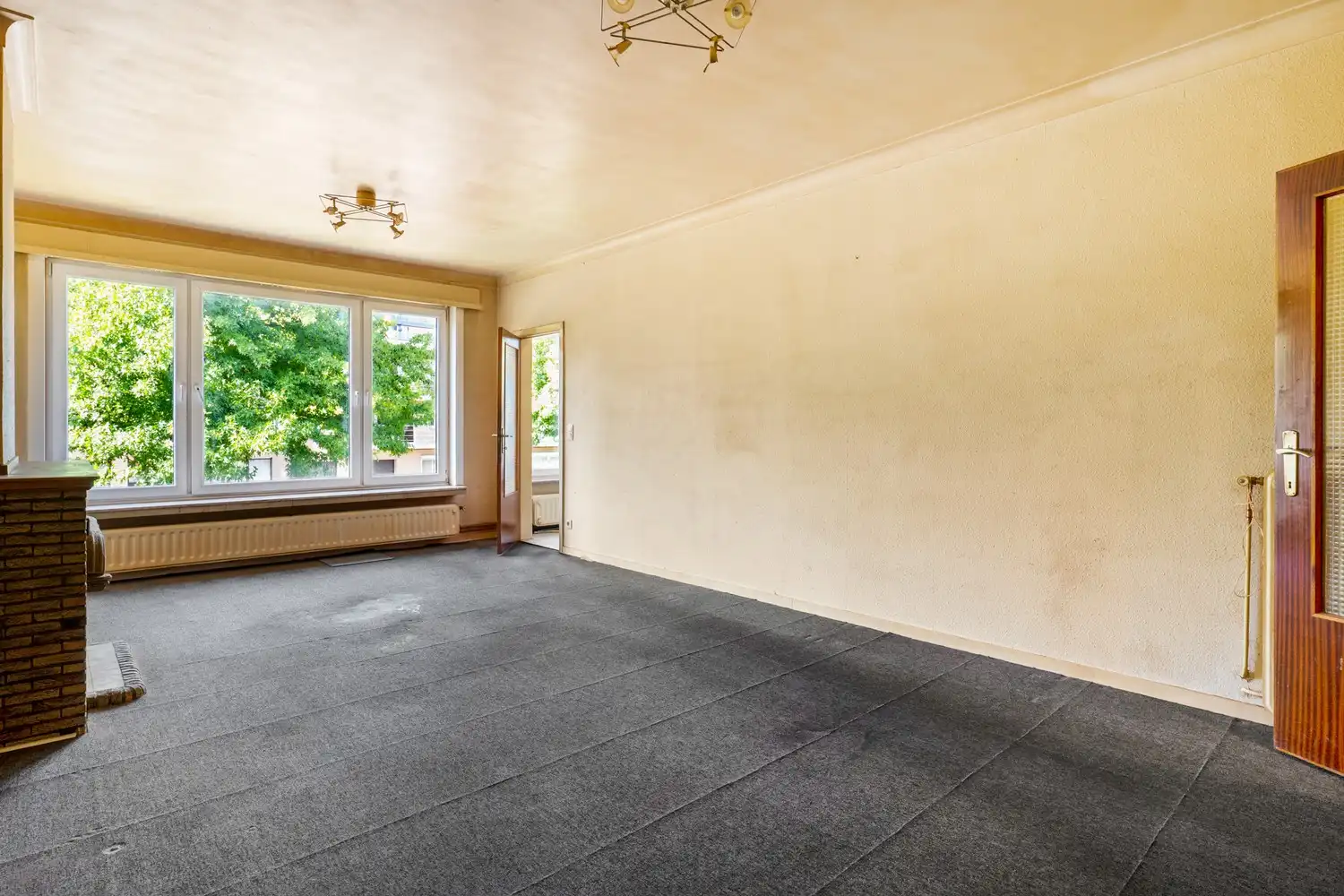 Te renoveren 2 slaapkamer appartement te Deurne foto 6
