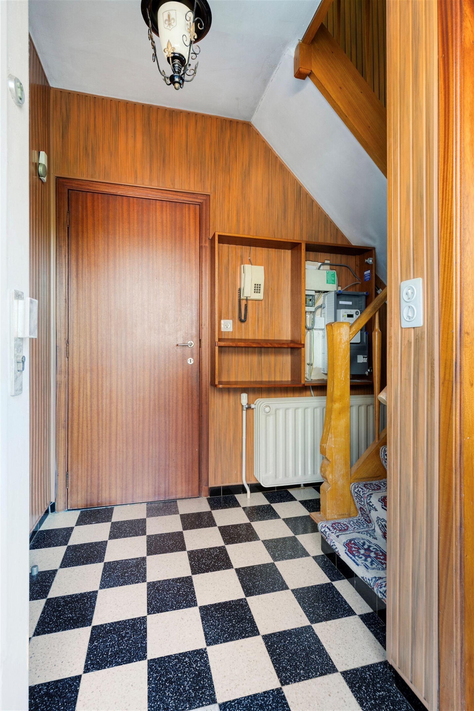 Op te knappen HOB in rustige omgeving foto 3