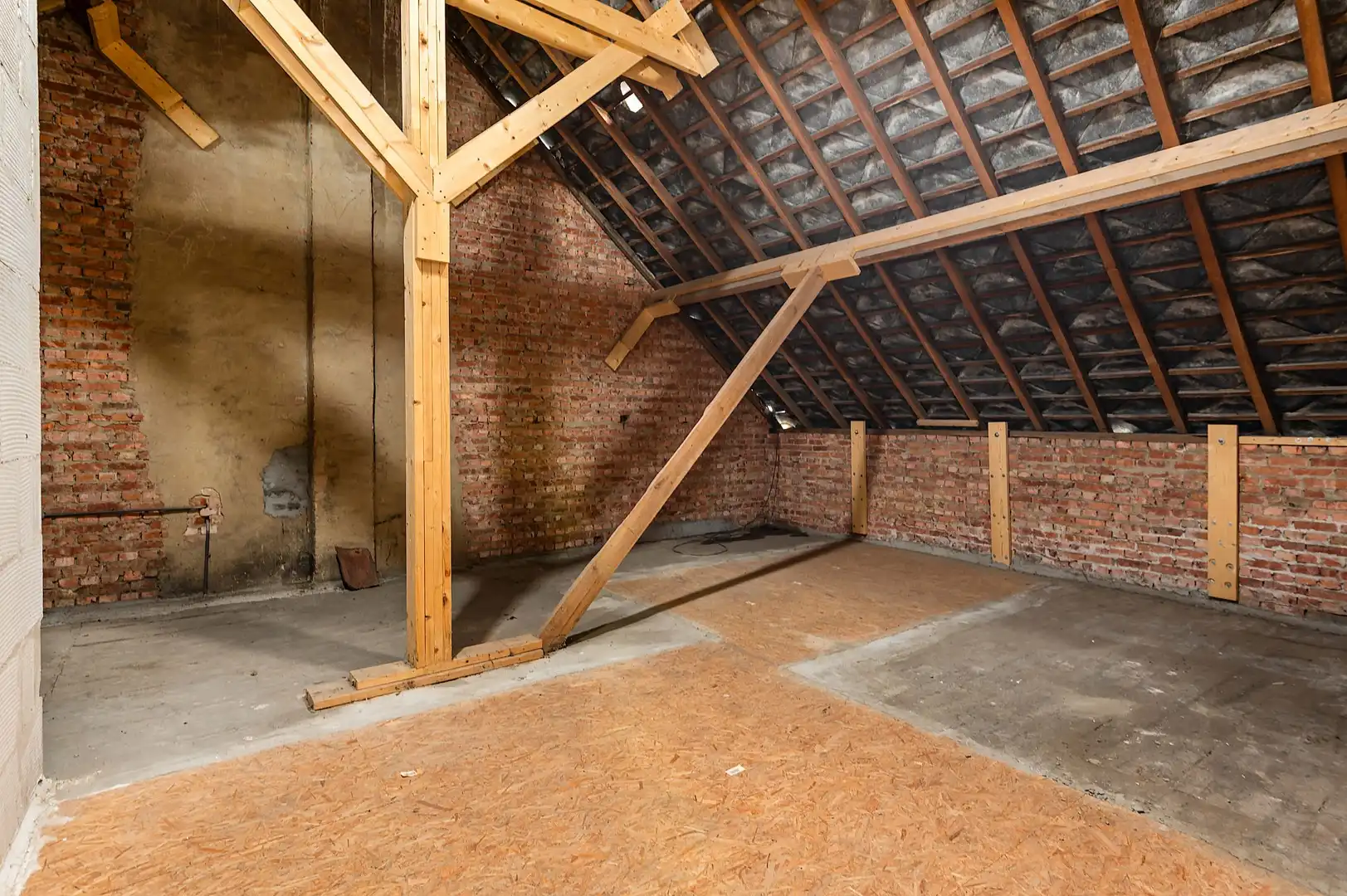 Te moderniseren woning met tal van mogelijkheden op centrale ligging in Herselt foto 14