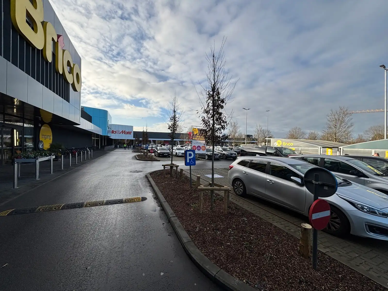 Commerciële unit te huur boven Brico – Oostakker Gent foto 10