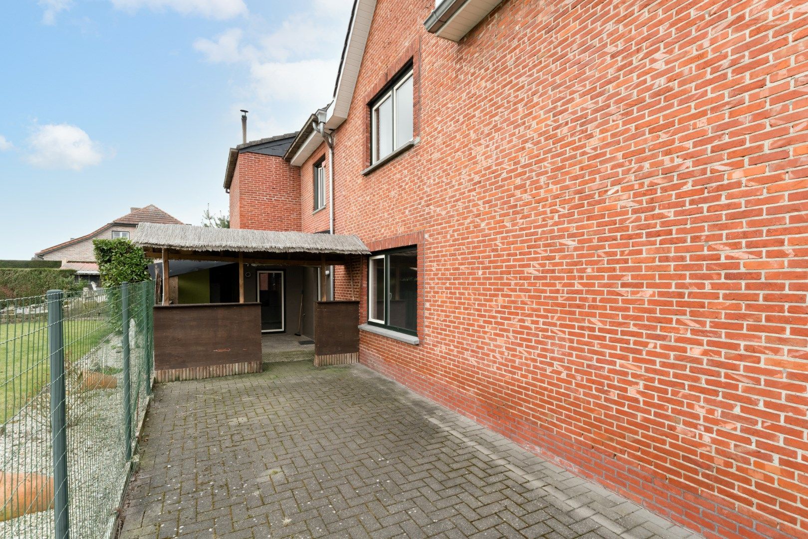 IN OPTIE!!! - Instapklare woning te koop met 3 slaapkamers! foto 3