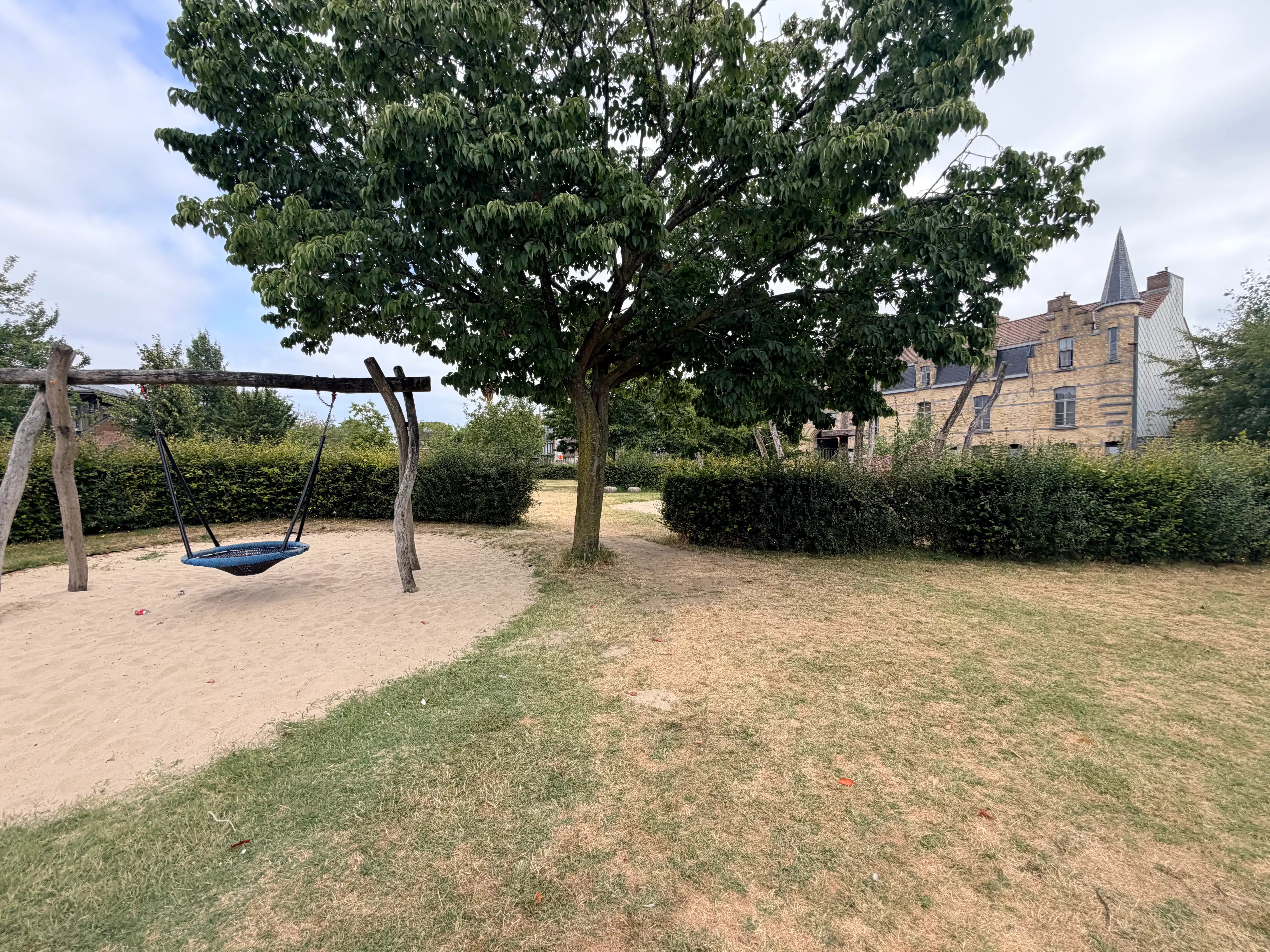 --- NIEUW --- Prachtig gerenoveerd appartement met 3 slaapkamers. foto 15