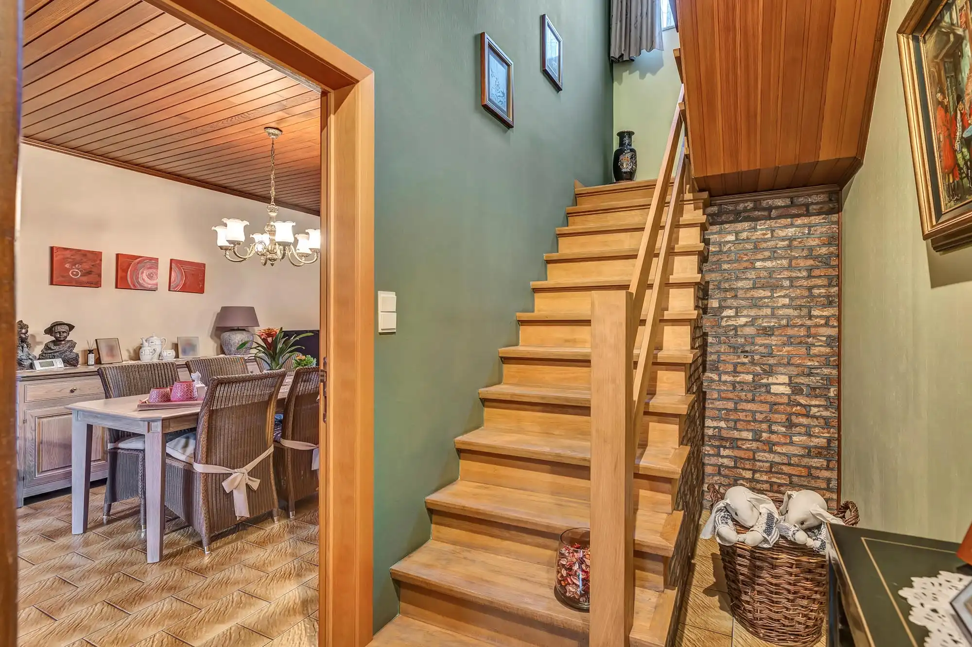 Ruime, solide woning op strategische ligging foto 9