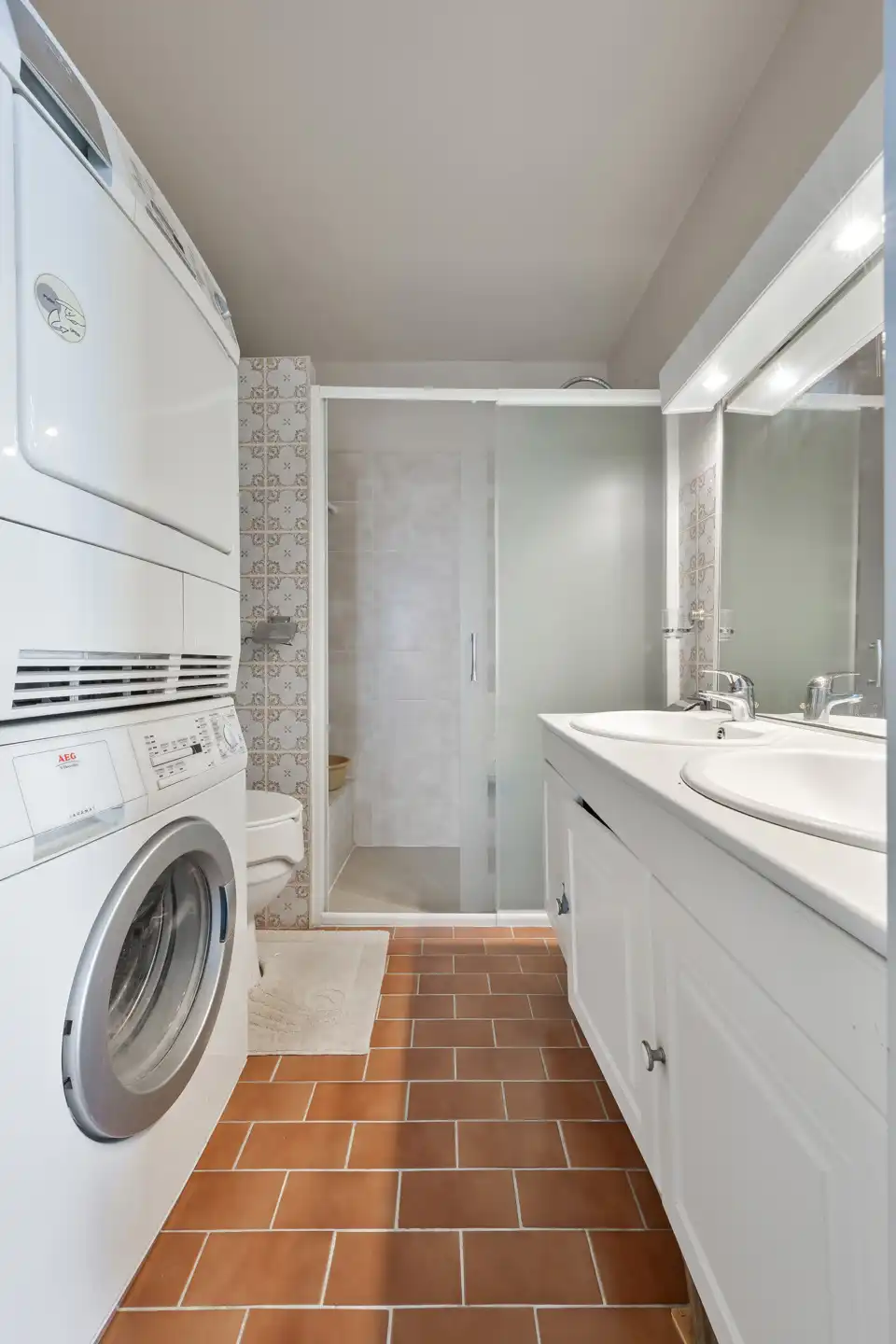 Hoekappartement met veel lichtinval en prachtig zicht, 2 slaapkamers en groot hoekterras en kelder foto 7