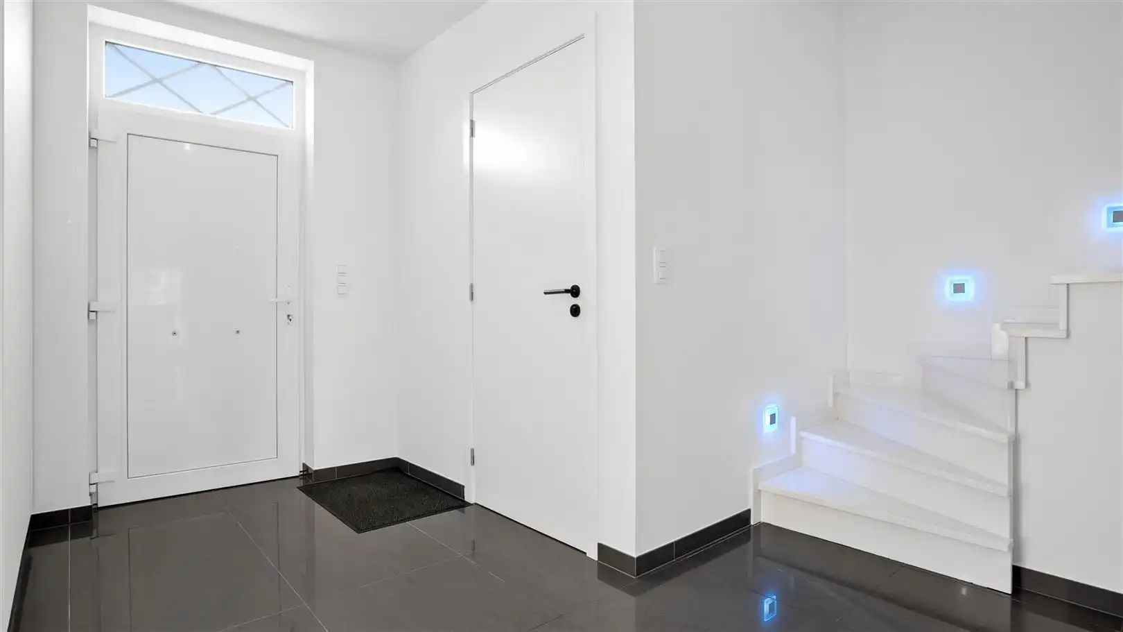 TE KOOP: Kwalitatief afgewerkte woning te Heusden-Zolder! foto 3