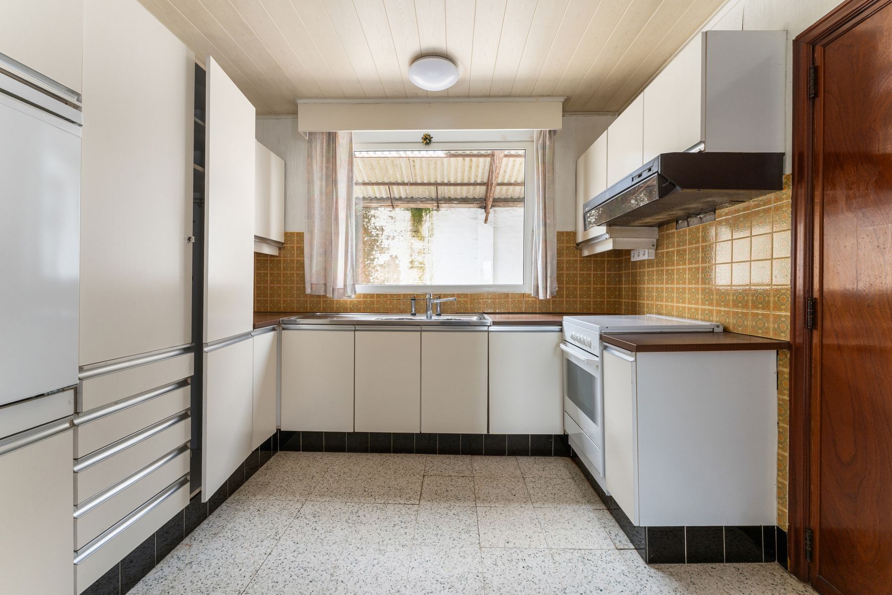 Statige woning met ruime loods foto 10