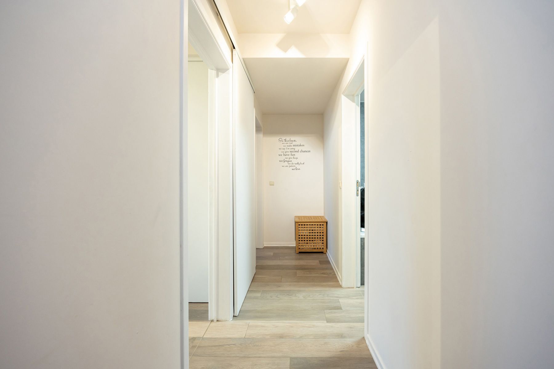 Gerenoveerd appartement op de 1ste verdieping met 3 slaapkamers in het centrum van Merksplas. foto 18