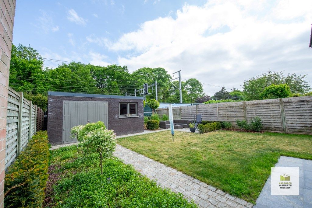 Ruime en verzorgde woning met 4slpk, garage en tuin in doodlopende straat foto 7