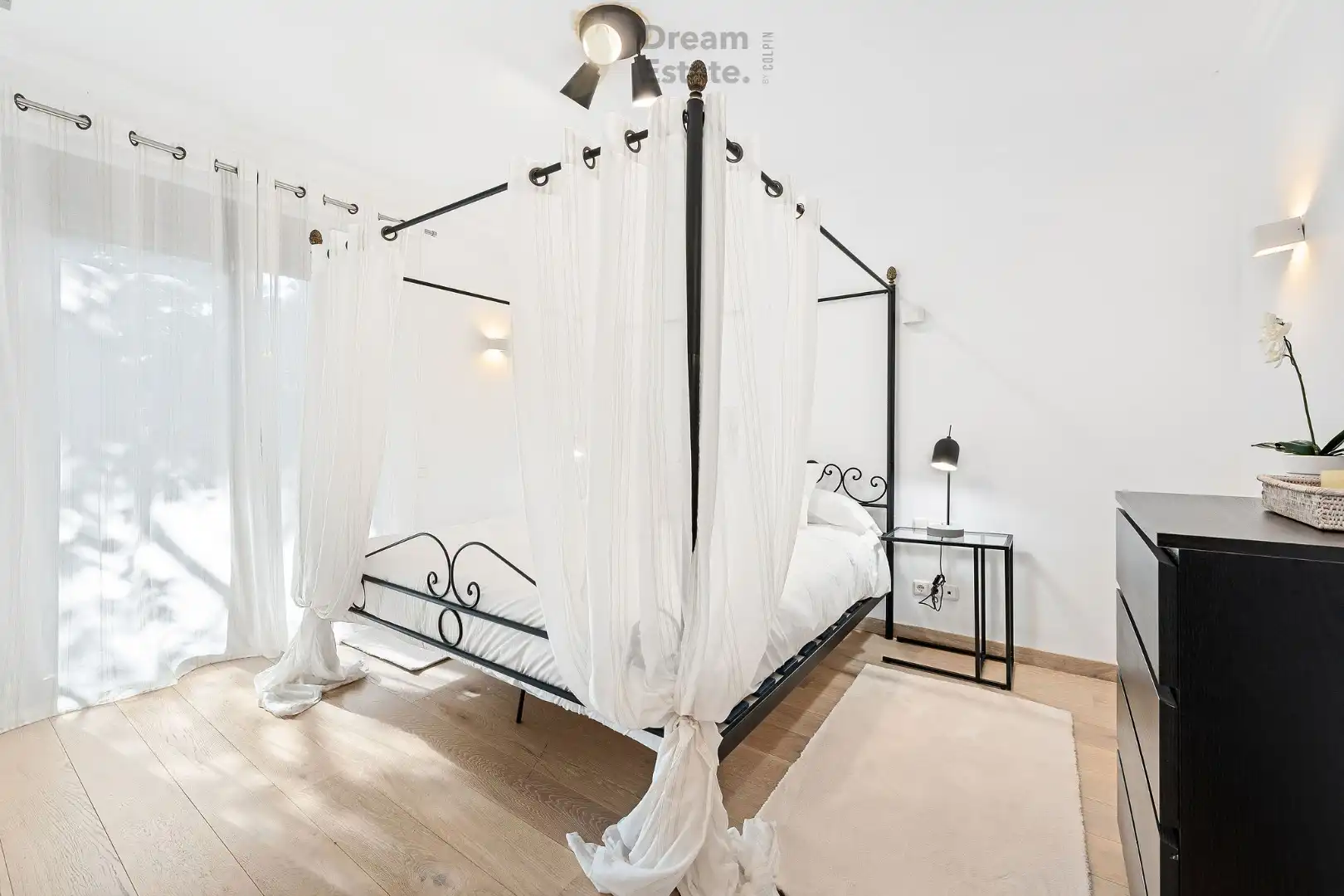 Welkom in deze prachtige villa te El Paraiso, een mix van Andalusische charme en moderne elegantie. foto 34