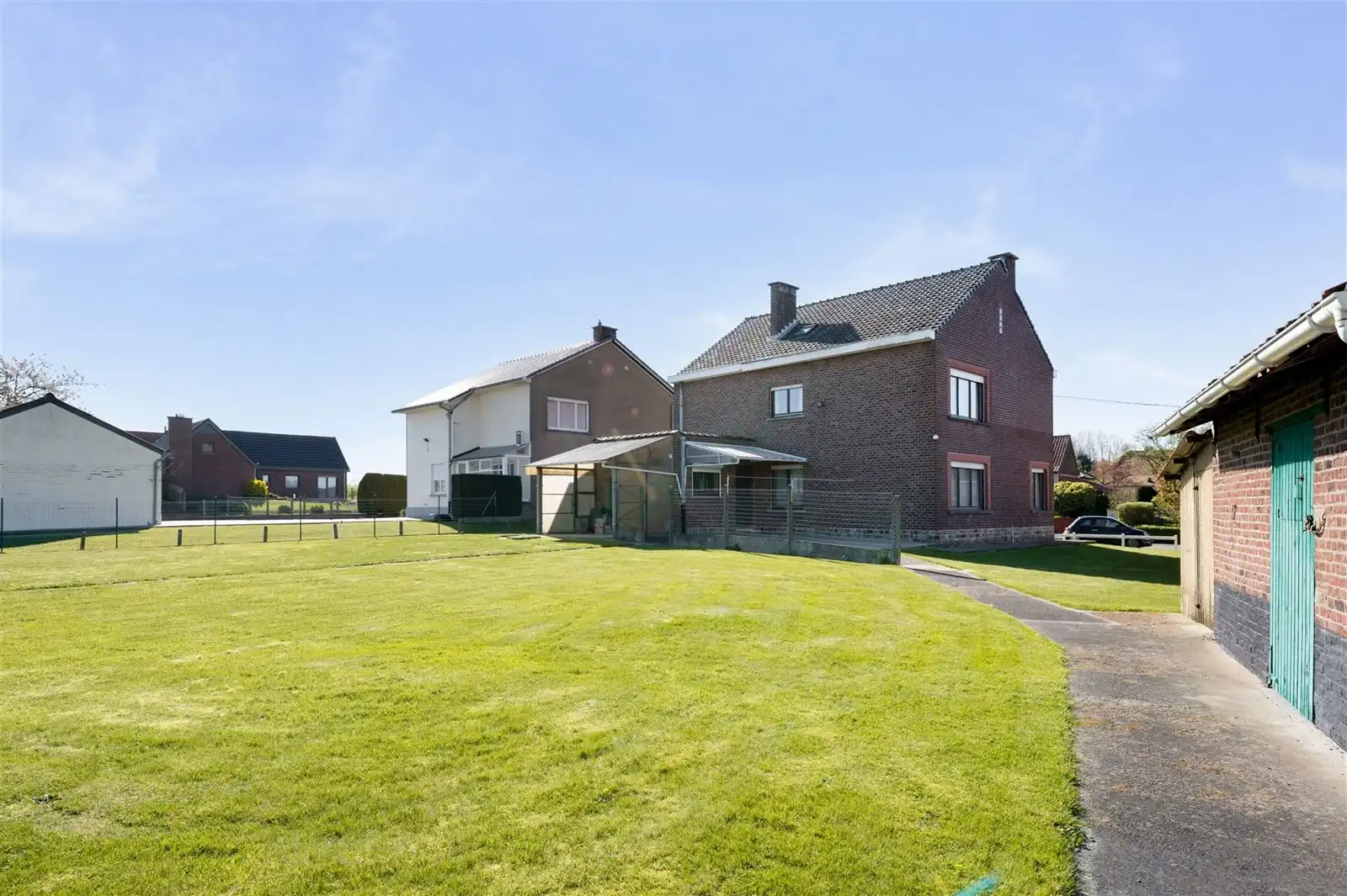 Op te frissen 4 gevelwoning met tuin op 10are92 met prachtig zicht over weilanden foto 28