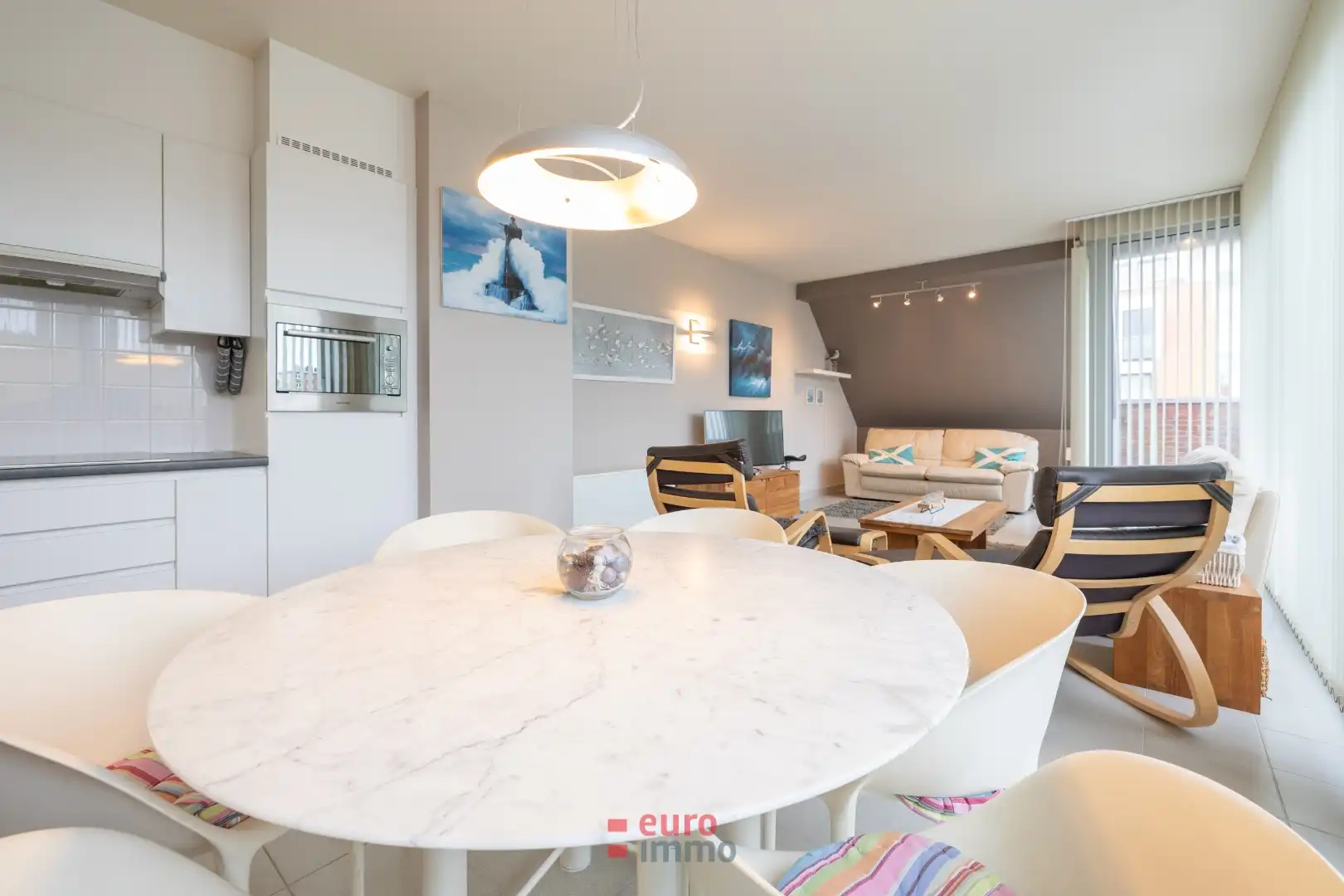 Uitermate lichtrijke penthouse midden in de winkelstraat! foto 2