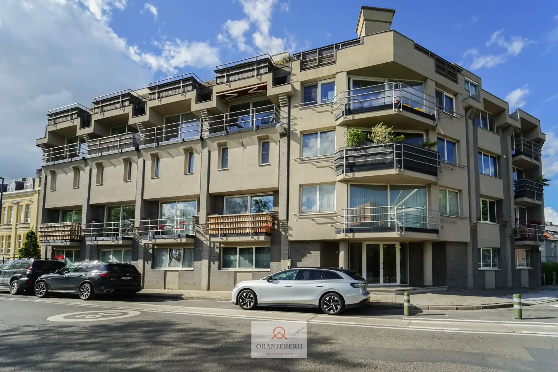 Instapklaar gerenoveerd duplex-app nabij Sint-Pietersstation! foto {{pictureIndex}}