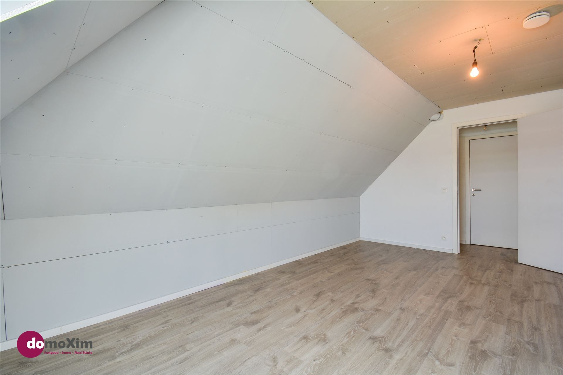 Prachtige energiezuinige woning met 5 slaapkamers gelegen in een rustige woonwijk foto 25