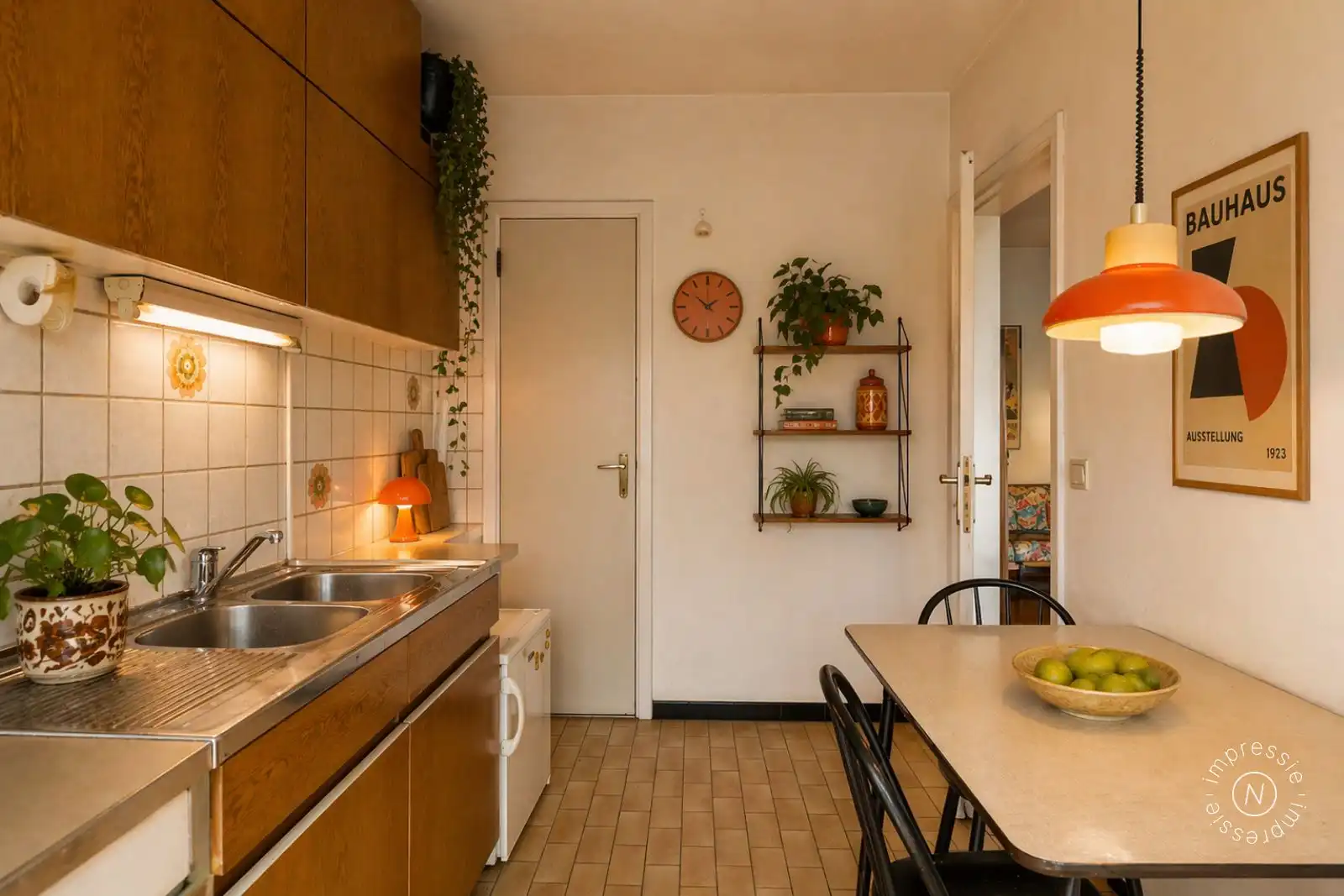 Lichtrijk appartement met sixties vibe en garagebox – ideaal renovatieproject! foto 11