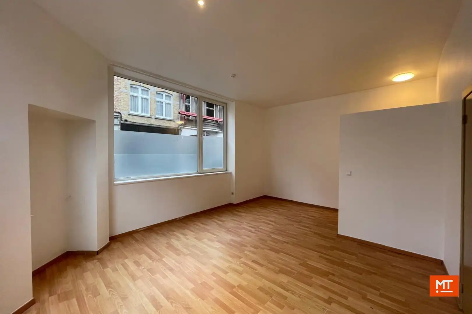 Gelijkvloerse studio te huur foto 4