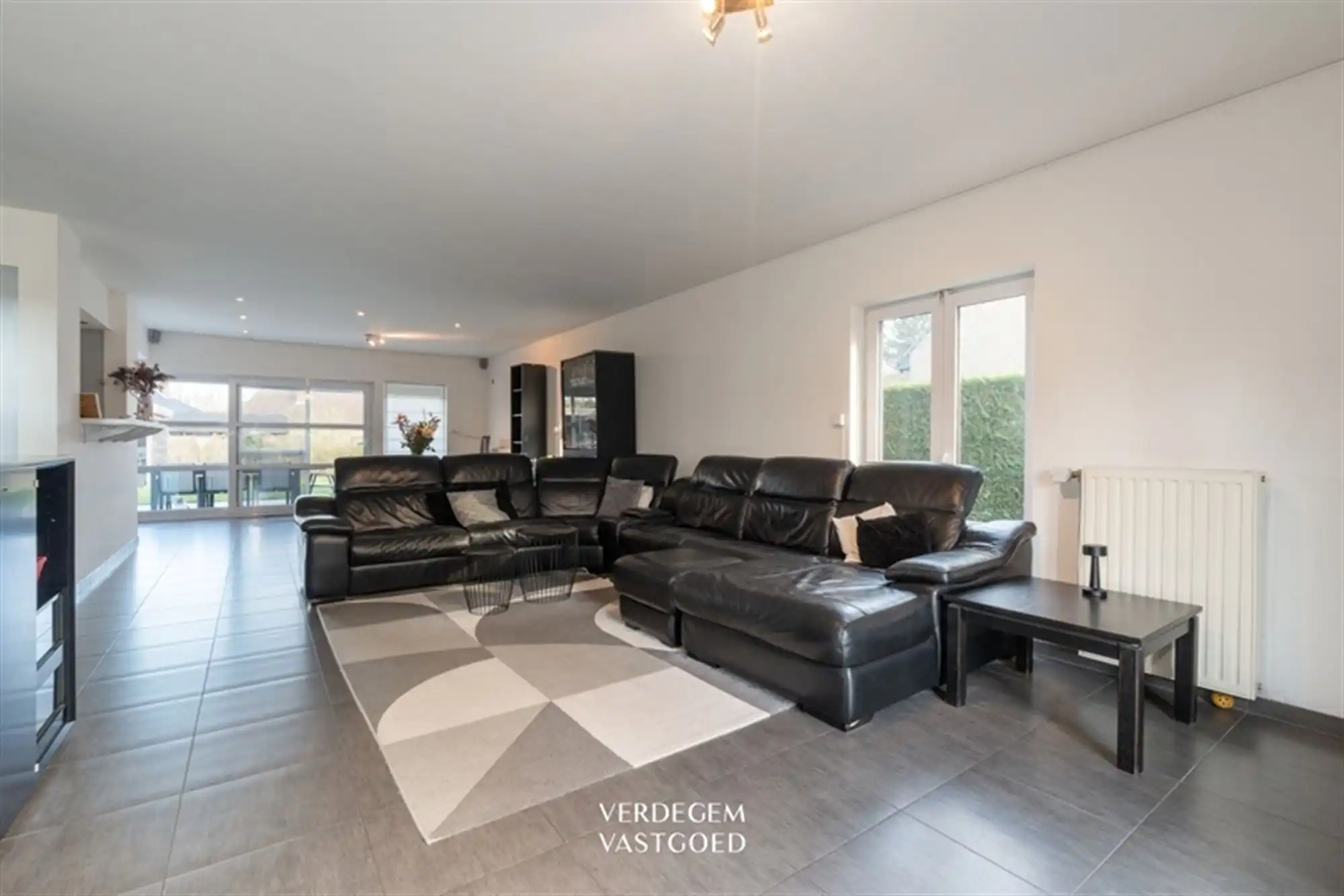 Ruime gezinswoning met 4 slaapkamers, garage en tuin in rustig straatje foto 7