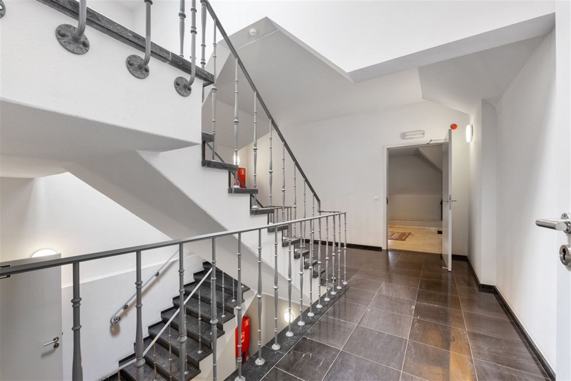 LUXUEUS APPARTEMENT VAN 365M² MET AFWERKING VAN HOOGSTE KWALITEIT IN TONGEREN foto 32