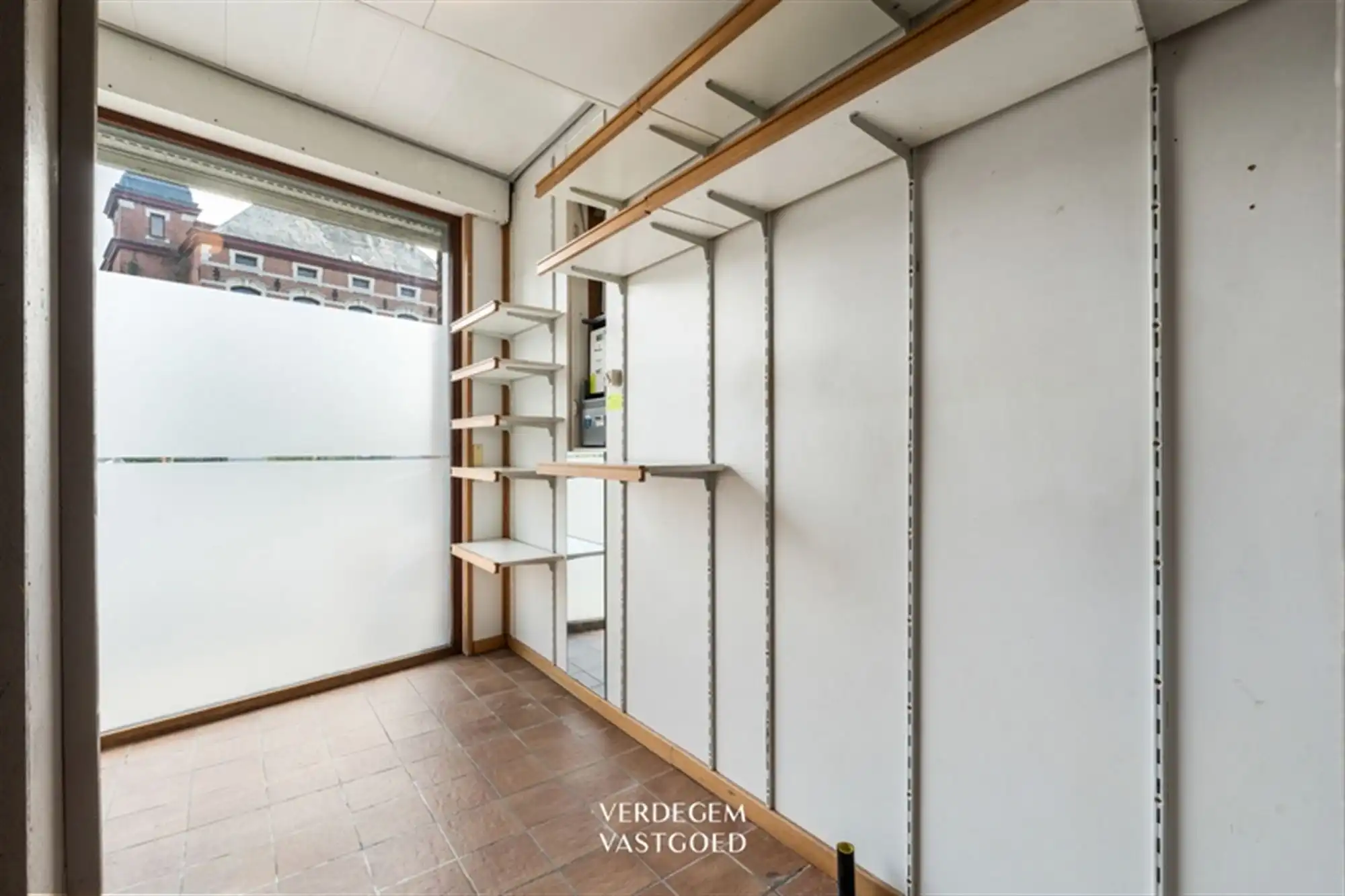 Opbrengsteigendom met 2 appartementen en 4 garages in het centrum van Sleidinge  foto 16